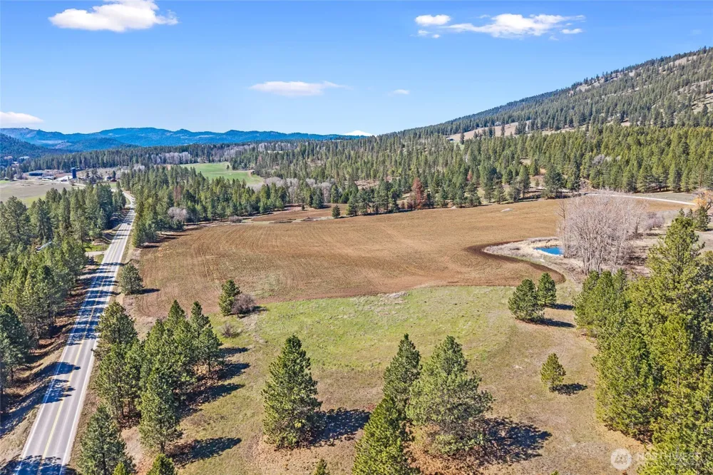 2068 Addy-Gifford Road Addy, WA 99101