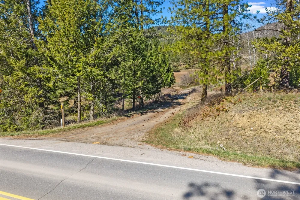 2068 Addy-Gifford Road Addy, WA 99101