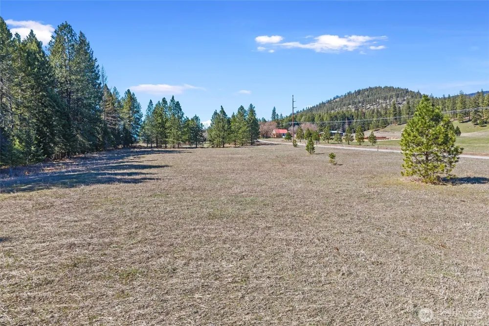 2068 Addy-Gifford Road Addy, WA 99101