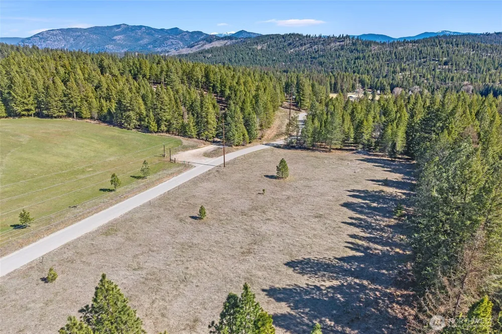 2068 Addy-Gifford Road Addy, WA 99101