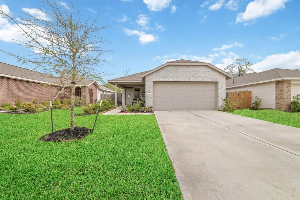 310 Riverwood Village Lane Sealy, TX 77474
