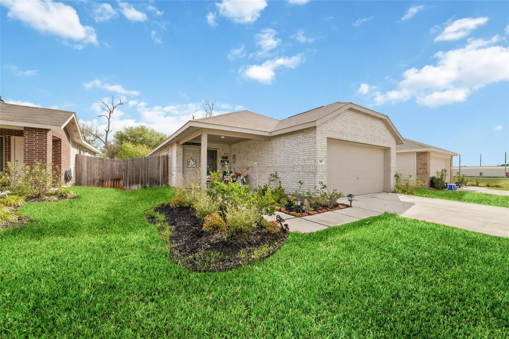 310 Riverwood Village Lane Sealy, TX 77474