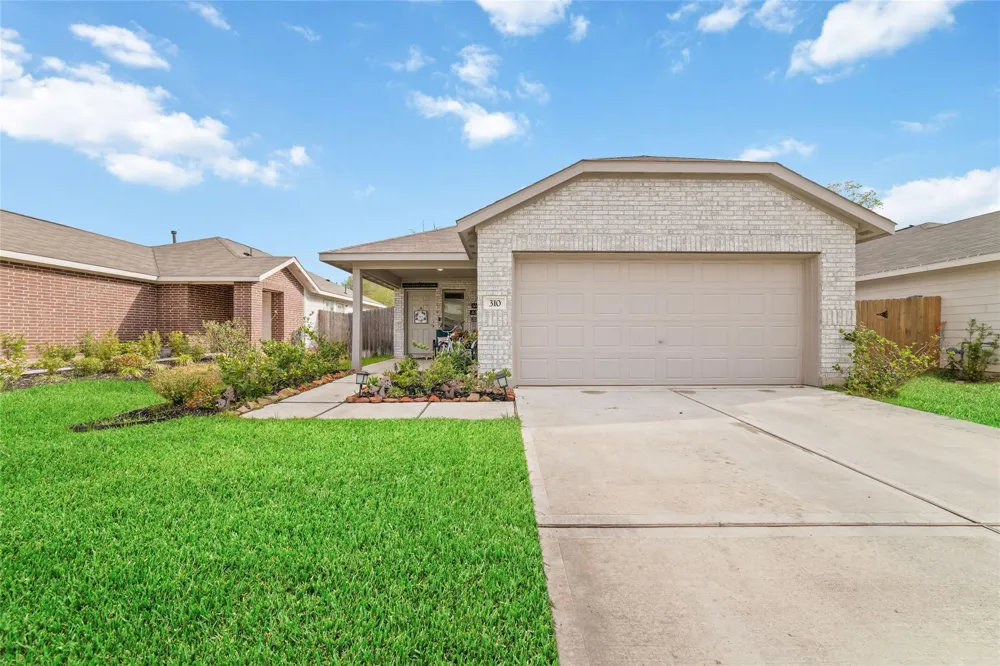 310 Riverwood Village Lane Sealy, TX 77474
