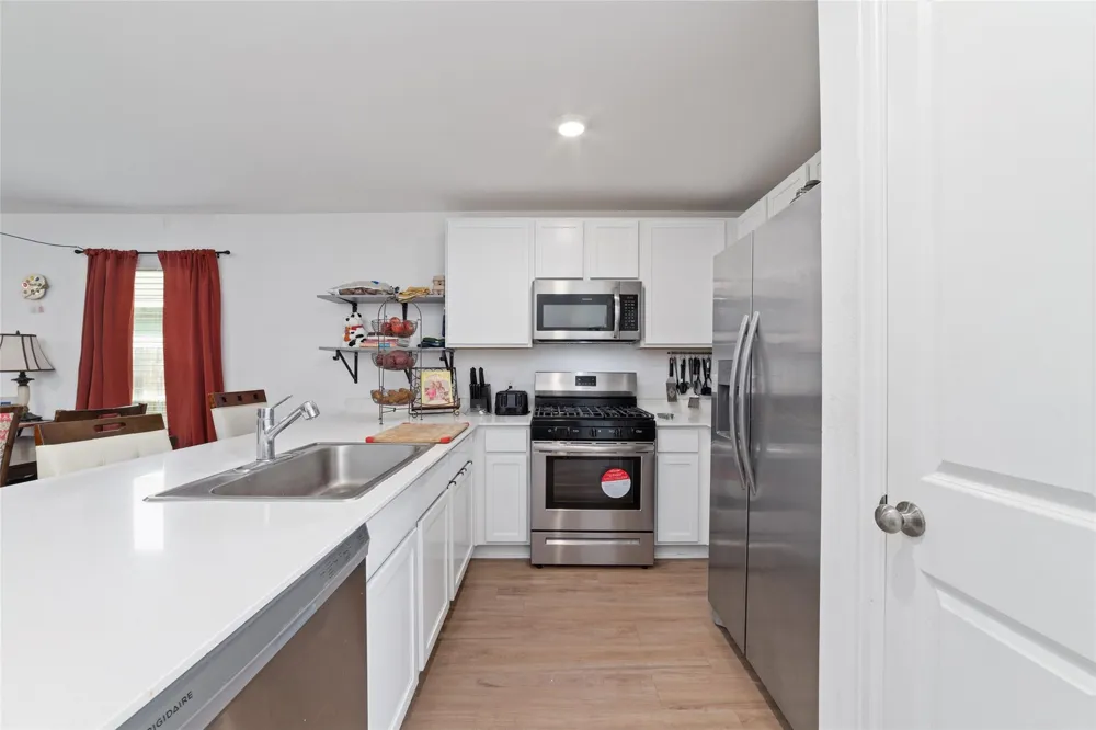 310 Riverwood Village Lane Sealy, TX 77474