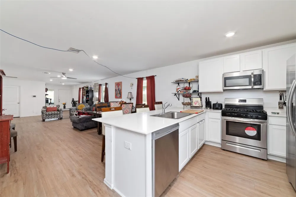 310 Riverwood Village Lane Sealy, TX 77474