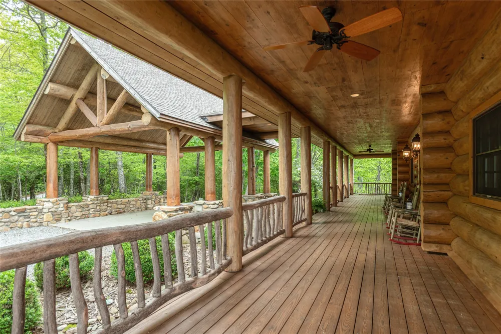 865 Toxaway Drive Lake Toxaway, NC 28747