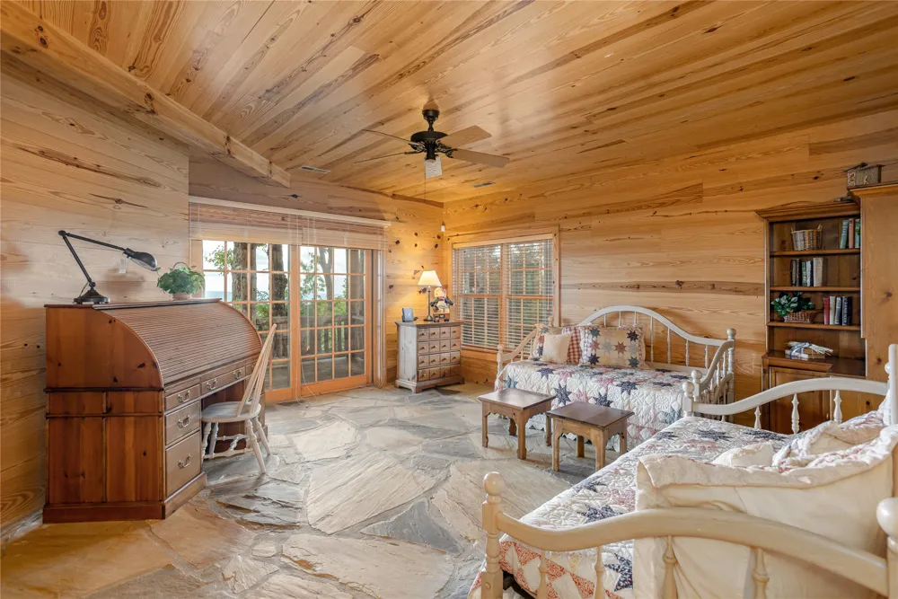 865 Toxaway Drive Lake Toxaway, NC 28747