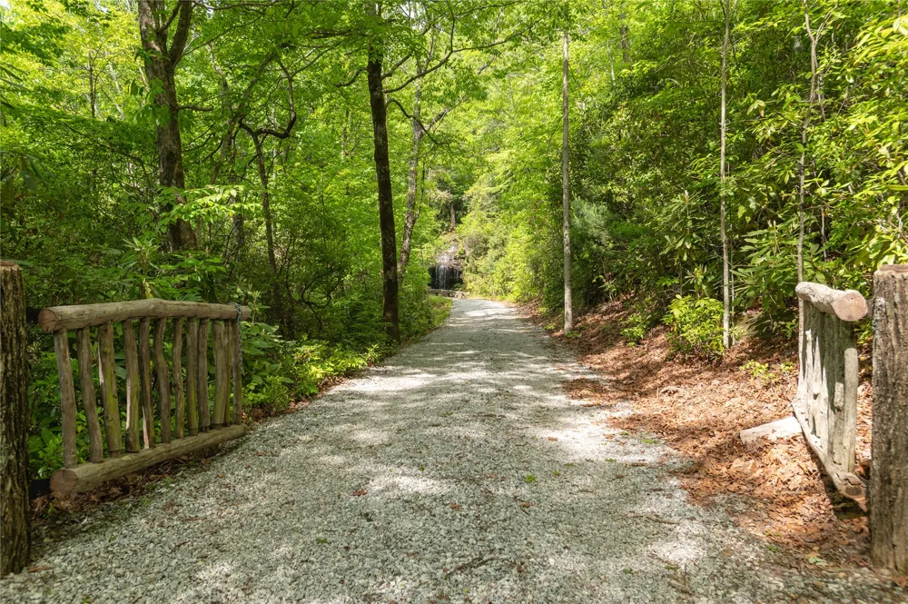 865 Toxaway Drive Lake Toxaway, NC 28747