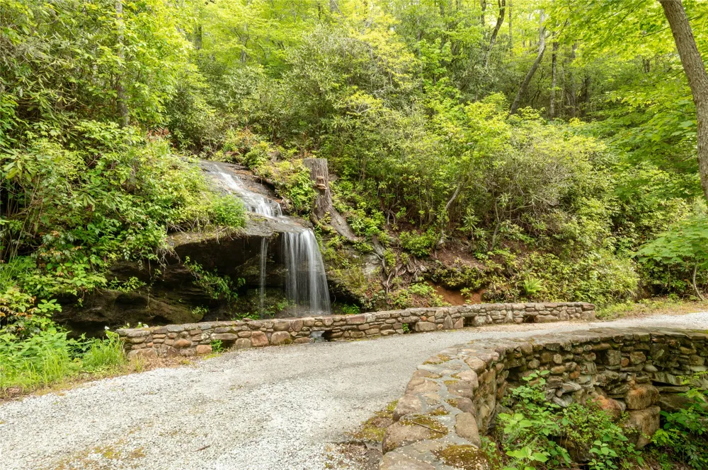 865 Toxaway Drive Lake Toxaway, NC 28747