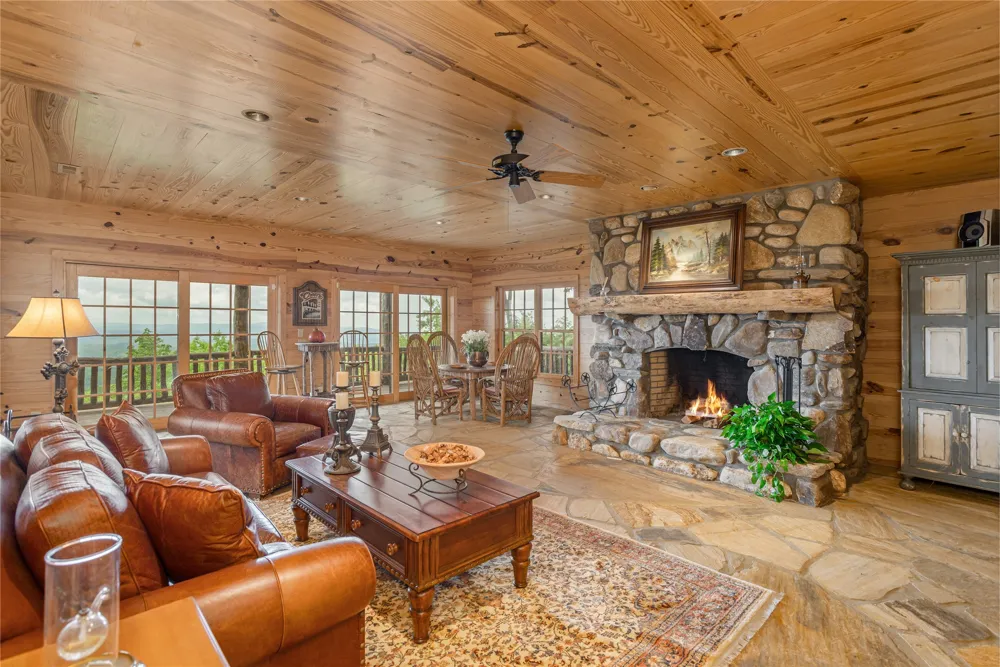 865 Toxaway Drive Lake Toxaway, NC 28747