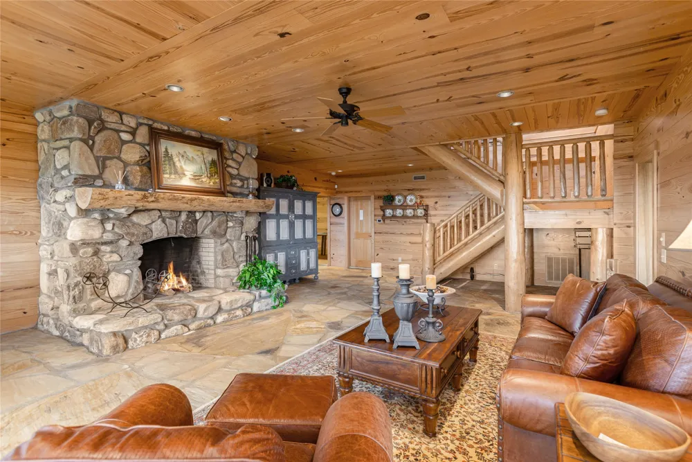 865 Toxaway Drive Lake Toxaway, NC 28747