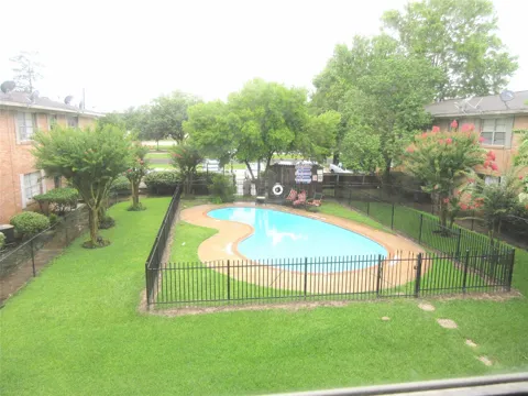 1230 Shadowdale Drive #12