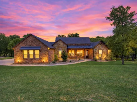 104 Oak Bend Court