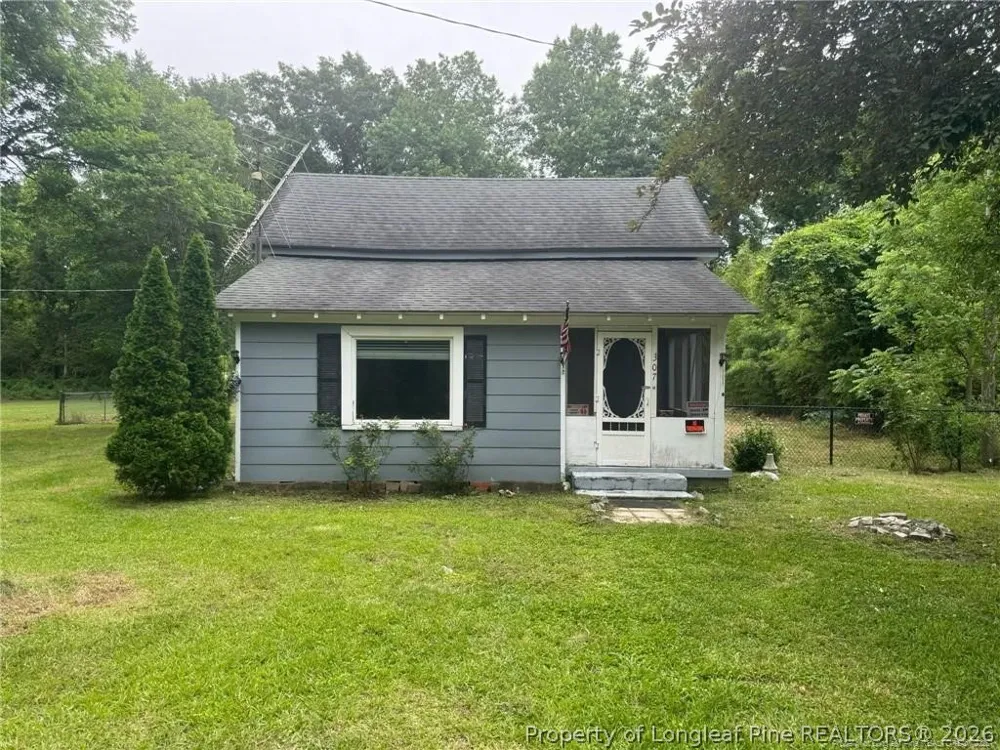 307 S cedar Street Rowland, NC 28383