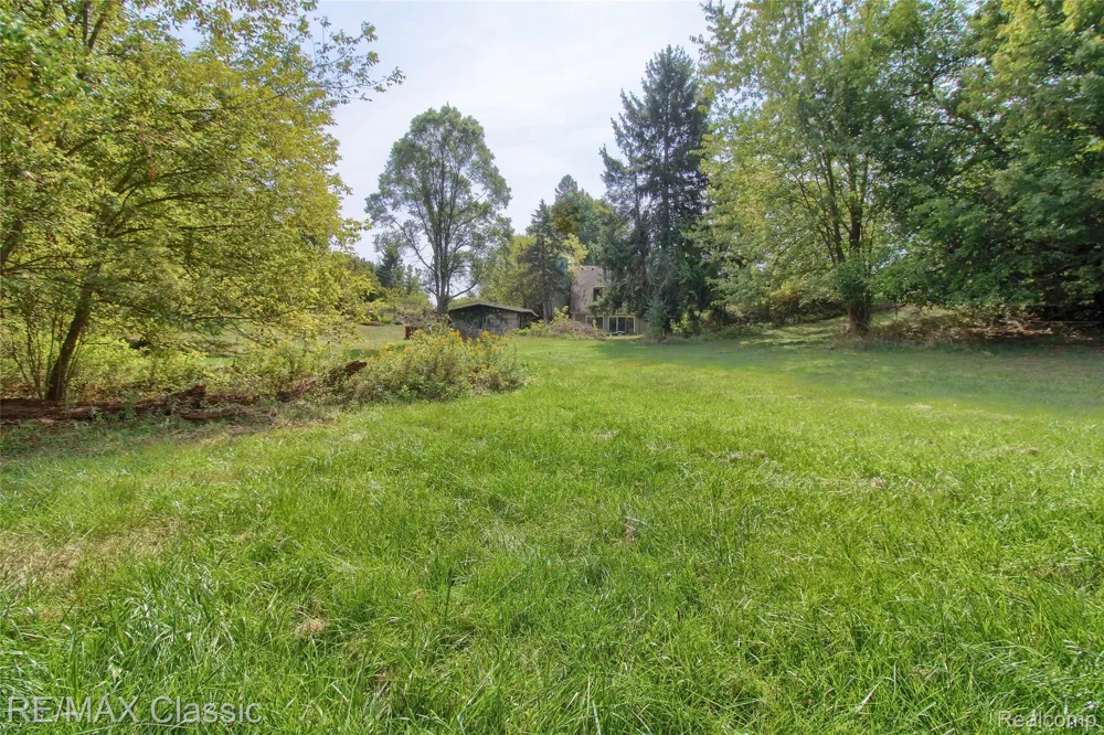 19150 Beck Road Northville Township, MI 48167