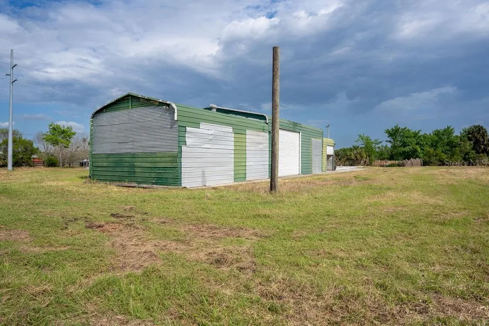 6029 US HIGHWAY 17 De Leon Springs, FL 32130