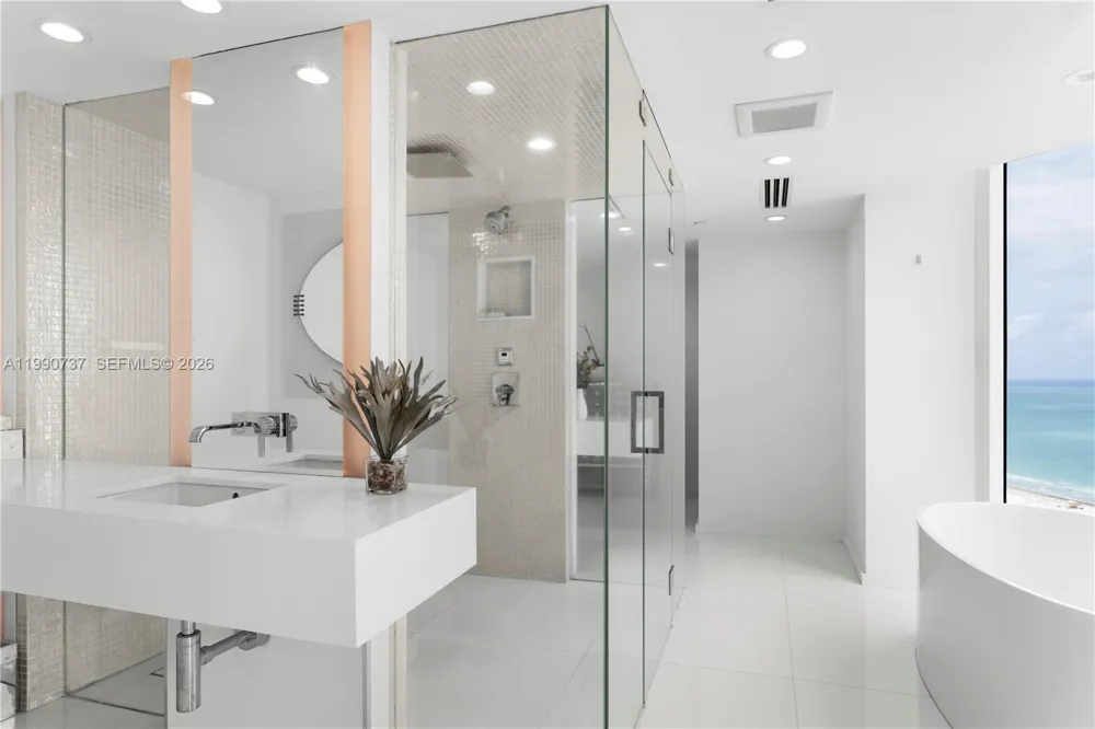 300 S Pointe Dr #3405 Miami Beach, FL 33139