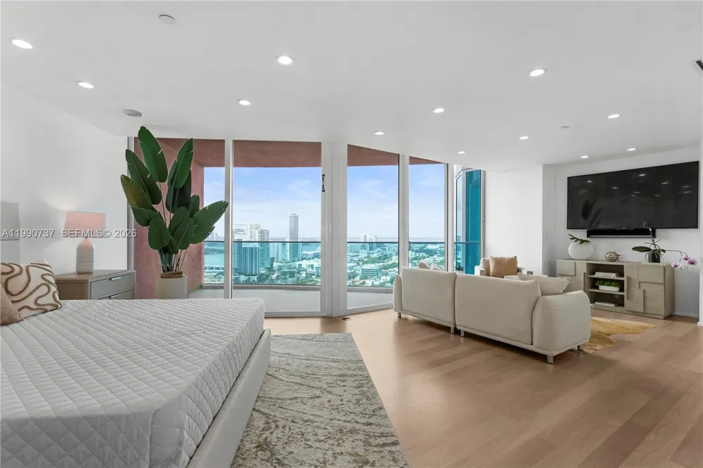 300 S Pointe Dr #3405 Miami Beach, FL 33139