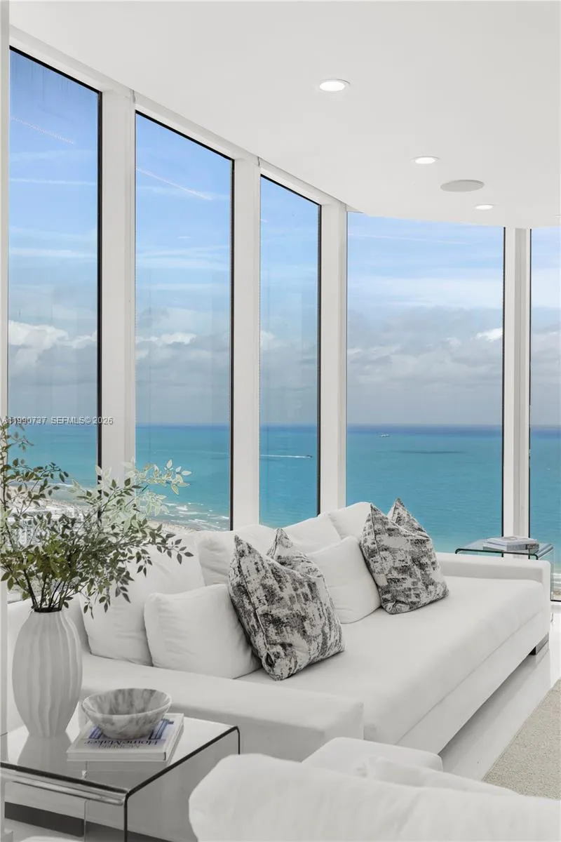 300 S Pointe Dr #3405 Miami Beach, FL 33139