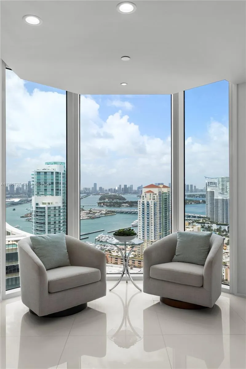 300 S Pointe Dr #3405 Miami Beach, FL 33139