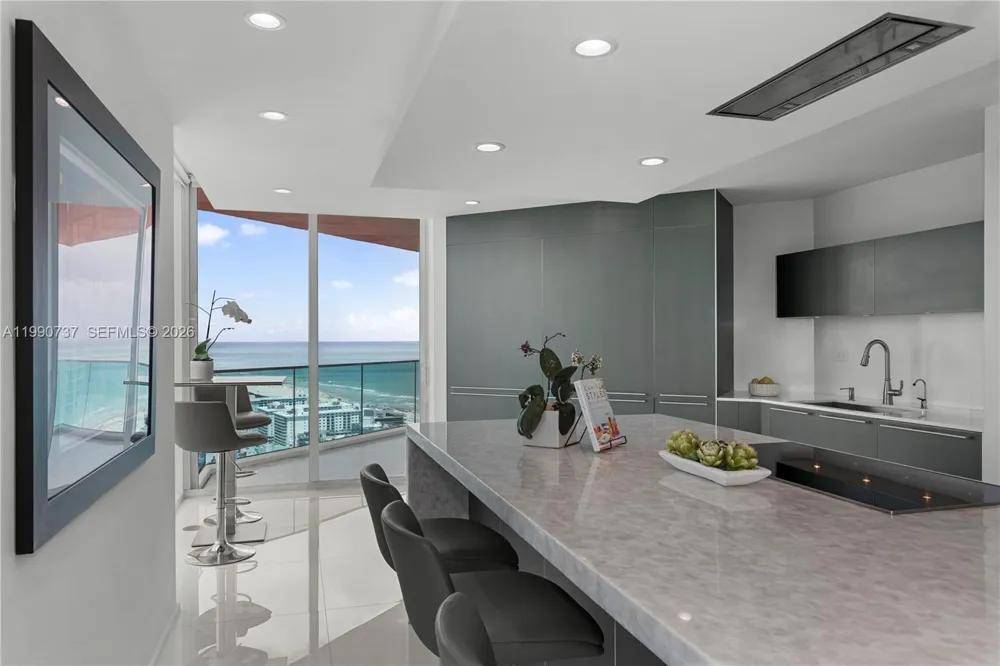 300 S Pointe Dr #3405 Miami Beach, FL 33139