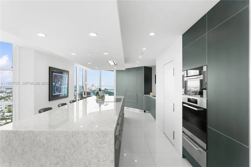 300 S Pointe Dr #3405 Miami Beach, FL 33139