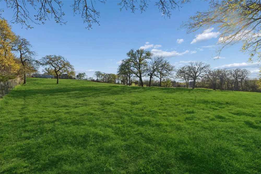 100 Swisher Road Shady Shores, TX 76208
