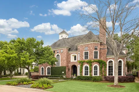 907 Enclave Lake Drive