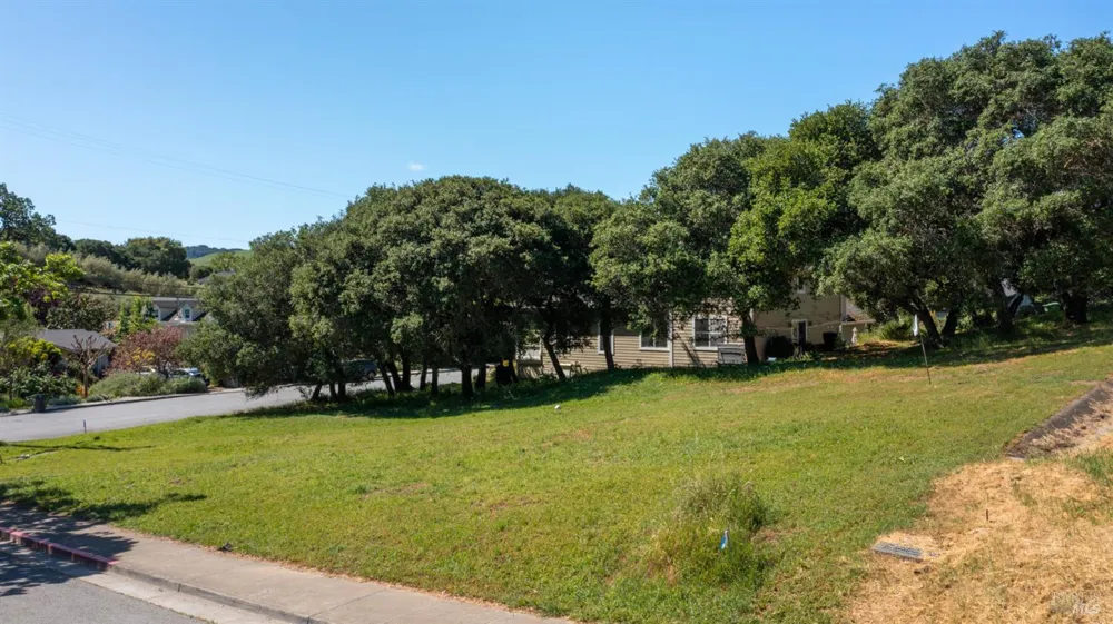 156 Grant Court Petaluma, CA 94952