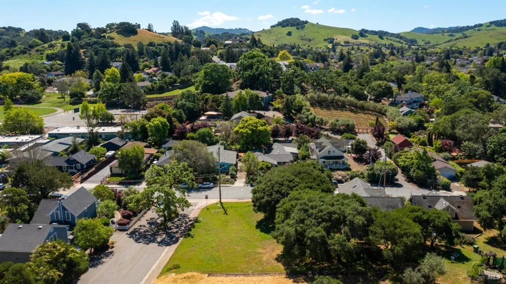 156 Grant Court Petaluma, CA 94952