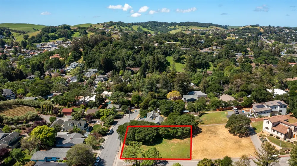 156 Grant Court Petaluma, CA 94952