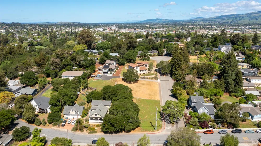156 Grant Court Petaluma, CA 94952