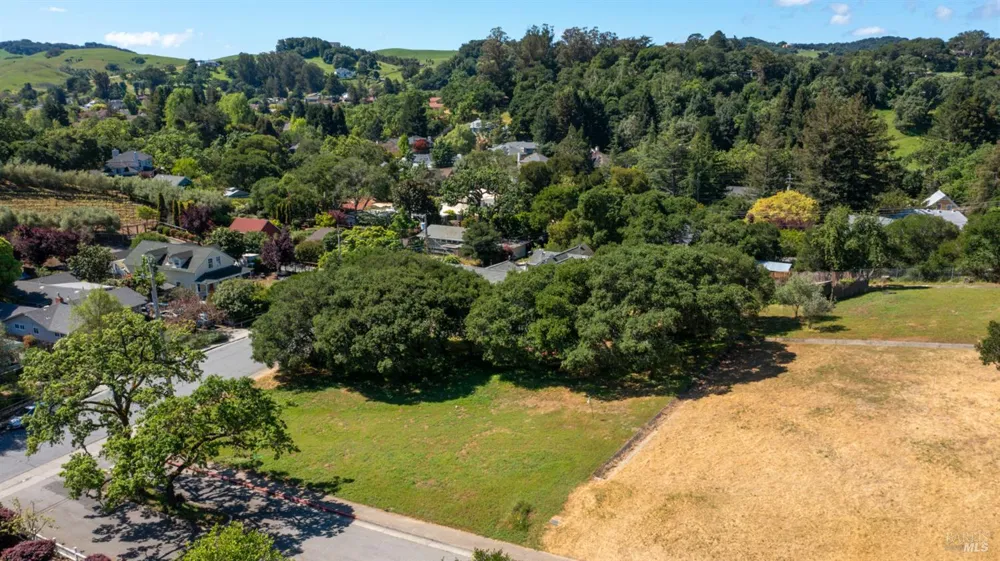 156 Grant Court Petaluma, CA 94952