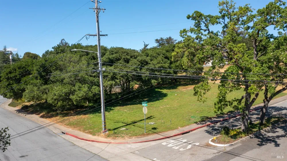 156 Grant Court Petaluma, CA 94952