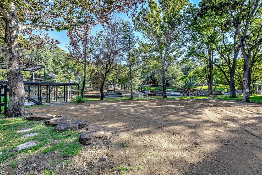 1336 S Lakeside Drive Burnet, TX 78611
