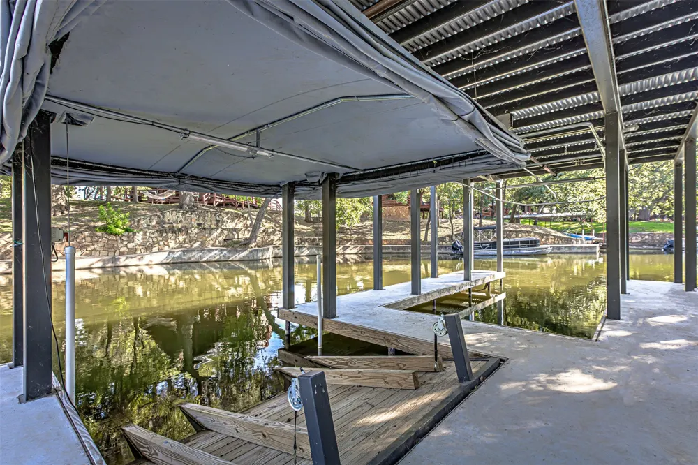1336 S Lakeside Drive Burnet, TX 78611