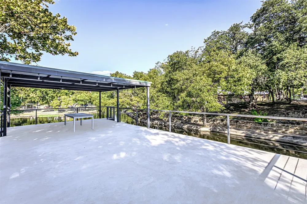 1336 S Lakeside Drive Burnet, TX 78611