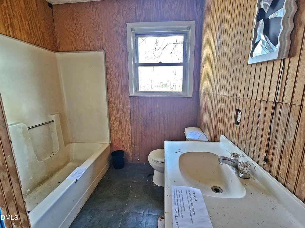 1729 Swamp Road Engelhard, NC 27824