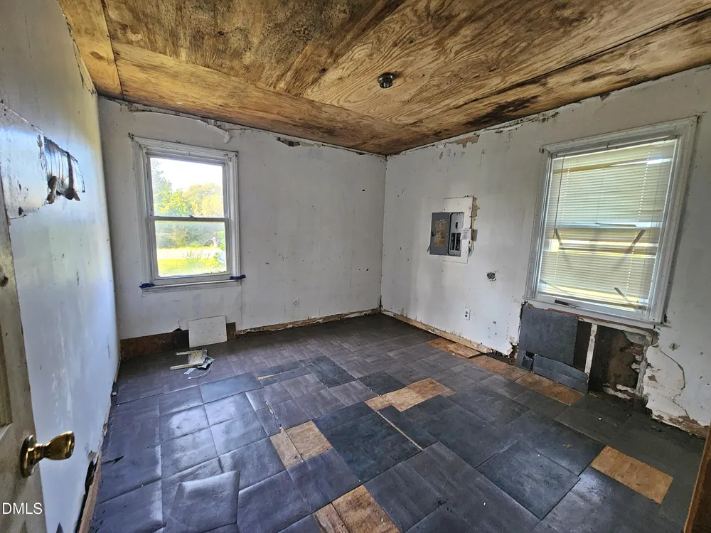 1729 Swamp Road Engelhard, NC 27824
