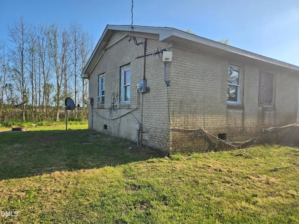 1729 Swamp Road Engelhard, NC 27824
