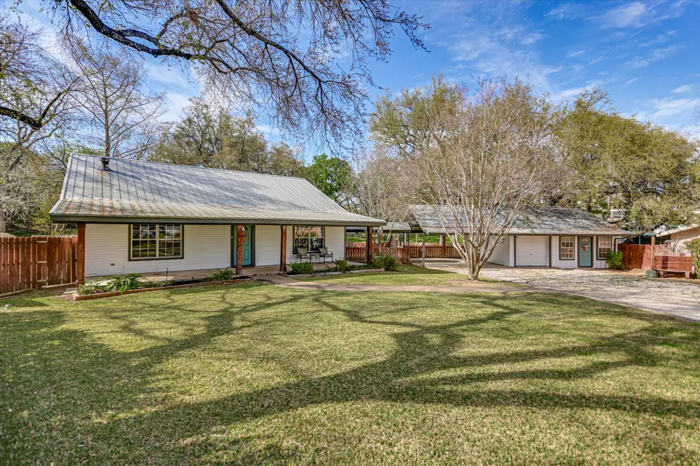 611 Thurman Circle Kingsland, TX 78639