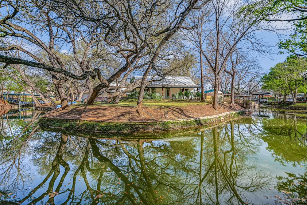 611 Thurman Circle Kingsland, TX 78639