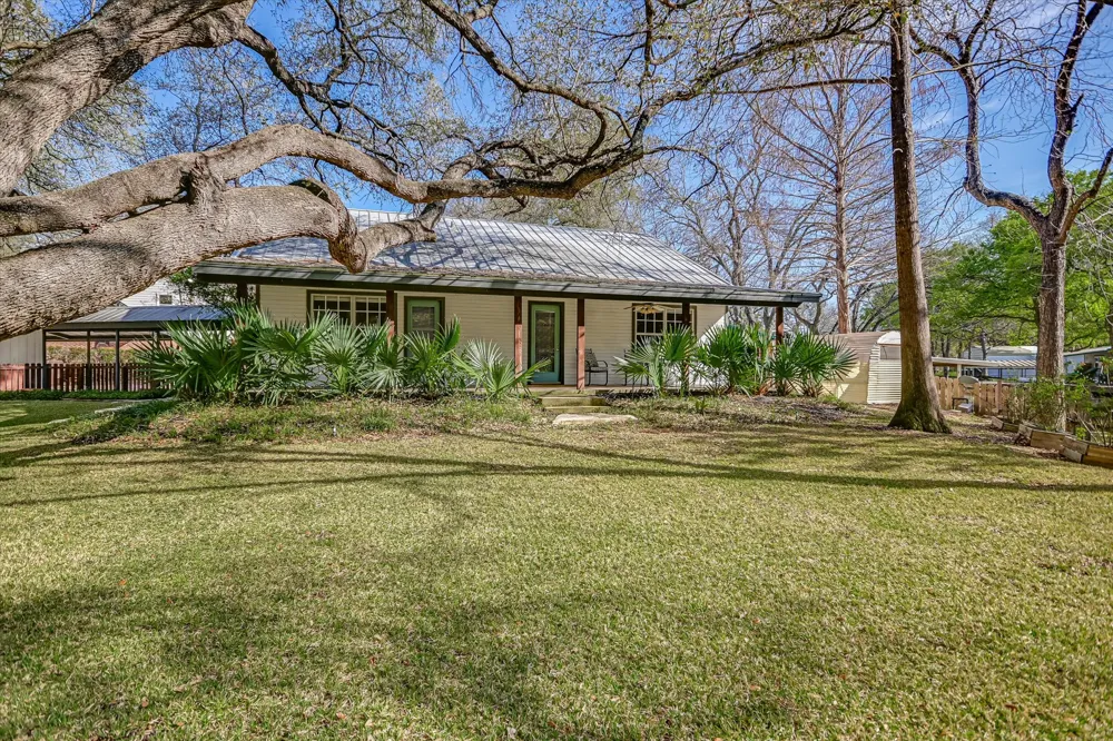 611 Thurman Circle Kingsland, TX 78639