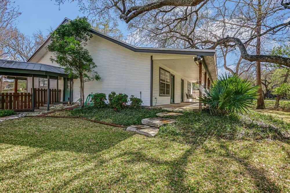 611 Thurman Circle Kingsland, TX 78639