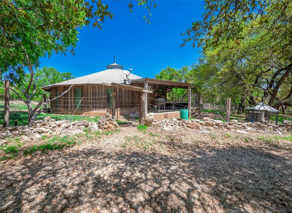 21500 Firefly Road Florence, TX 76527