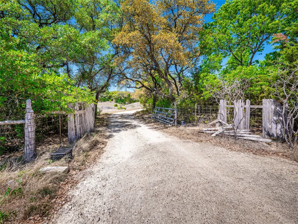 21500 Firefly Road Florence, TX 76527