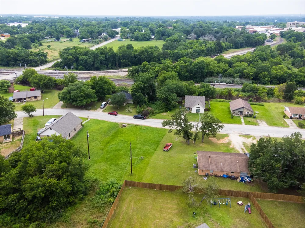 401 W Kleb Street Caldwell, TX 77836