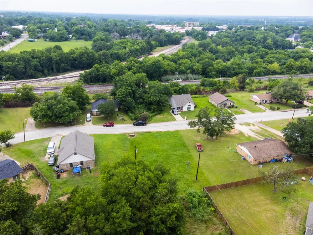 401 W Kleb Street Caldwell, TX 77836