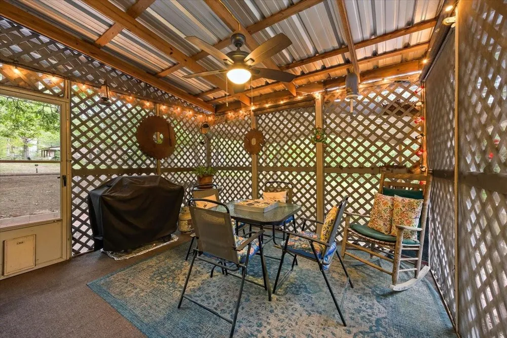 125 Crest Cir Circle Etoile, TX 75944