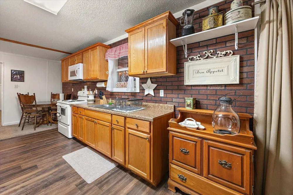 125 Crest Cir Circle Etoile, TX 75944
